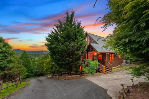 543 Brown Bear Path, Blue Ridge, GA 30513