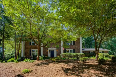 395 Barkshire Ln, Roswell, GA 30076