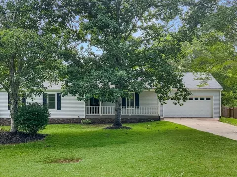 14 Sweetbriar Rd, Newnan, GA 30263