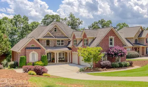 218 English Oaks Ln, Mcdonough, GA 30253
