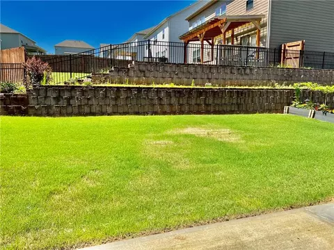 624 Lance View Ln, Lawrenceville, GA 30045
