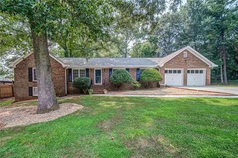 3061 Edgewood Dr NW, Acworth, GA 30101