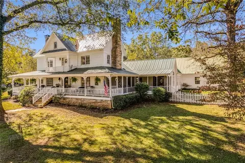 1157 Etowah River Rd, Dawsonville, GA 30534
