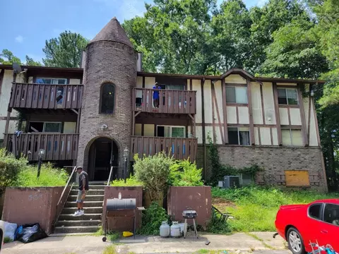 1520 Camelot Dr, Atlanta, GA 30349