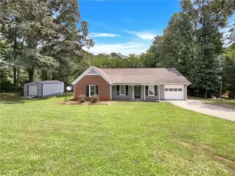 376 Cross Creek Ct, Auburn, GA 30011