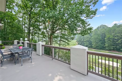 1100 Oakhaven Dr, Roswell, GA 30075