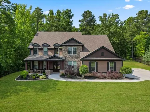 380 Discovery Lake Dr, Fayetteville, GA 30215