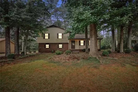 498 Summerville Dr, Lawrenceville, GA 30046