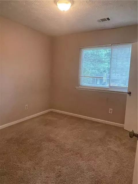 5610 Phillips Dr, Morrow, GA 30260 photo 3