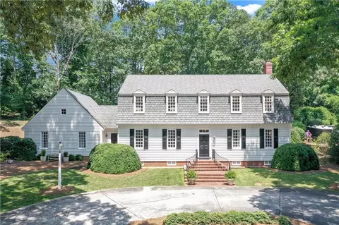 390 E Lake Dr, Gainesville, GA 30506
