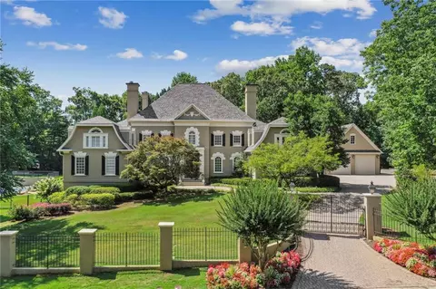 800 Marseilles Dr, Sandy Springs, GA 30327