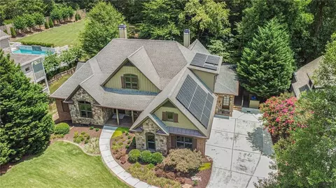 1302 Nerine Cir, Dunwoody, GA 30338