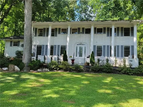 2613 Lakeshore Dr, College Park, GA 30337