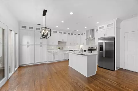 445 Greenlaurel Dr, Sandy Springs, GA 30342