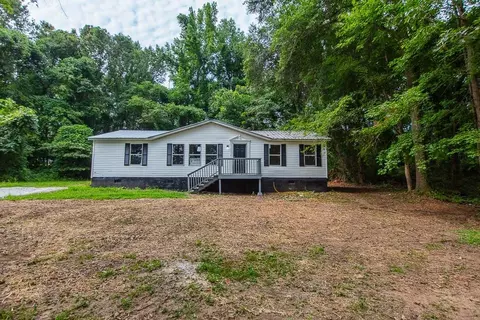 1021 River Woods Dr, Madison, GA 30650