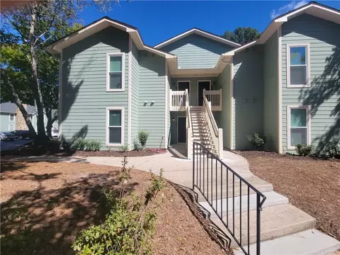 1000 Canyon Point Cir, Roswell, GA 30076