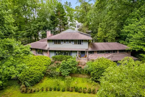 3018 W Pine Valley Rd NW, Atlanta, GA 30305
