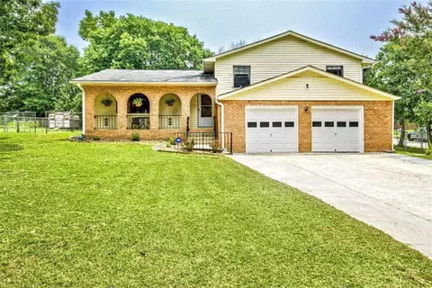 492 Opel St, Riverdale, GA 30274