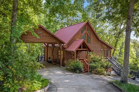 634 Sunrise Valley Rd, Blue Ridge, GA 30513