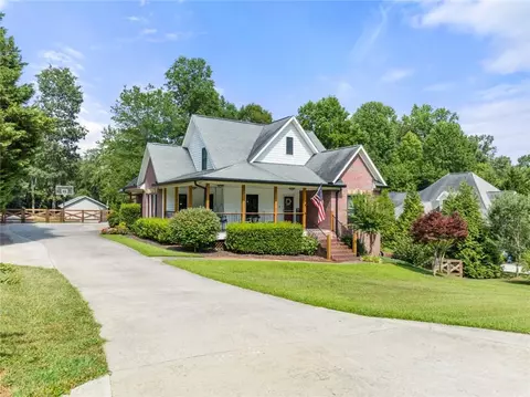 200 Fernbank Dr, Cornelia, GA 30531