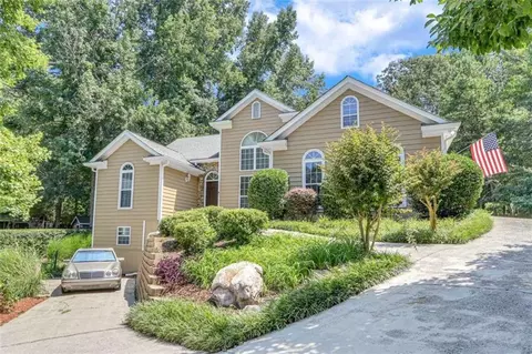 6327 Flat Rock Dr, Flowery Branch, GA 30542