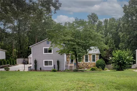 437 Brookview Trl, Lawrenceville, GA 30044