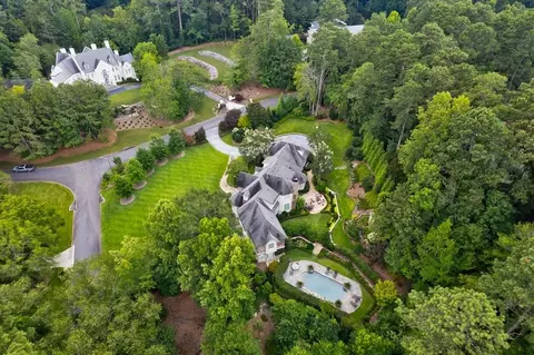 100 E Chambord Dr NW, Atlanta, GA 30327