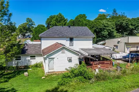 73 E Spring St, Nelson, GA 30151
