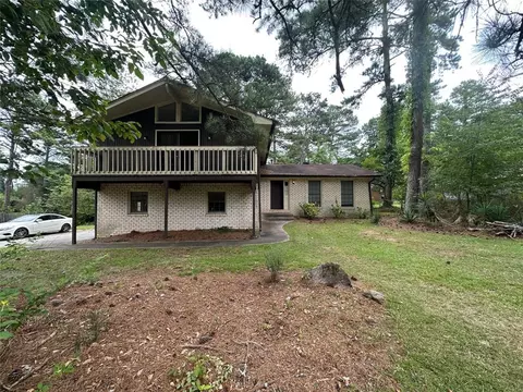 1011 Strawberry Ln, Ellenwood, GA 30294