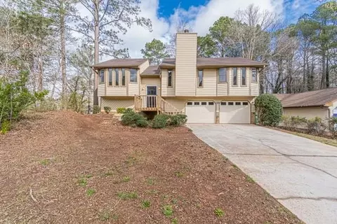 2750 Herron Cir, Snellville, GA 30039