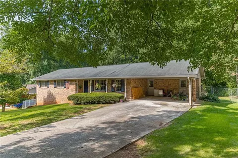 1437 Ridgewood Dr, Lilburn, GA 30047