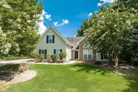 6121 Devonshire Dr, Flowery Branch, GA 30542