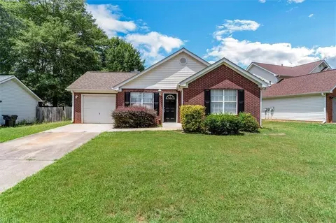 1676 Graystone Dr, Hampton, GA 30228