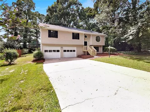 957 Bay Berry Ln, Lawrenceville, GA 30043
