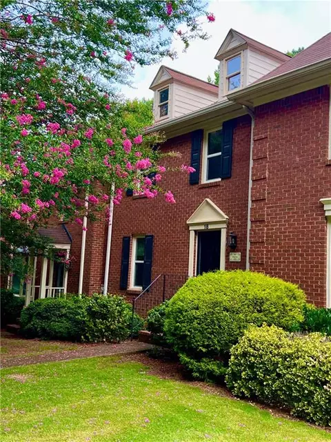 18 Huntington Place Dr, Sandy Springs, GA 30350