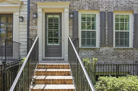 2424 Gatebury Cir, Chamblee, GA 30341 photo 2