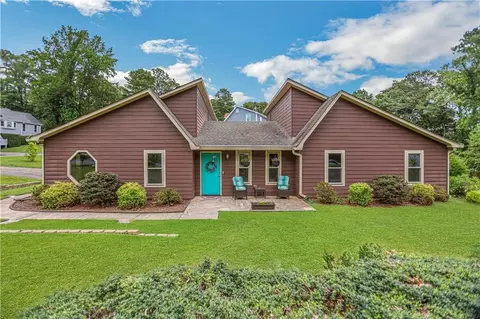 1105 Midland Dr, Acworth, GA 30102