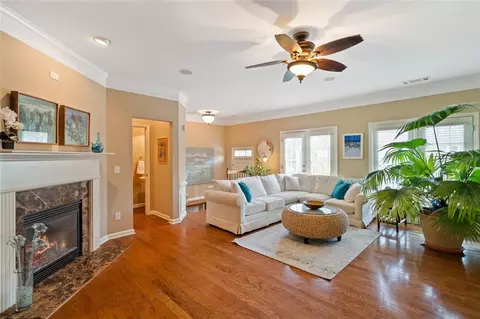4010 Manchester Cir, Roswell, GA 30075