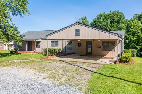 711 Level Grove Rd, Cornelia, GA 30531