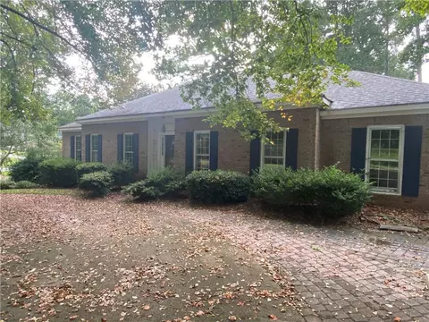 5071 Hampton Lake Dr, Marietta, GA 30068