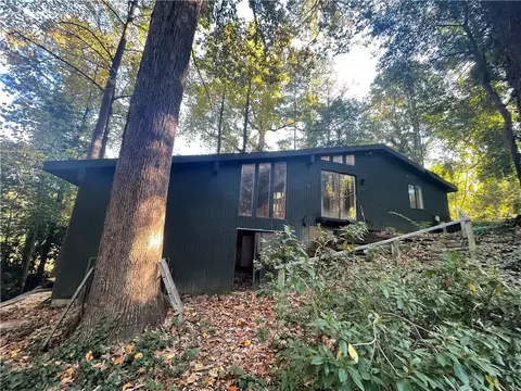 1886 Shalimar Dr, Atlanta, GA 30345