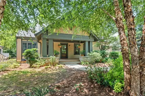 221 Shadowmoor Dr, Decatur, GA 30030