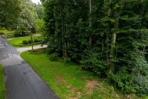 1565 Lucelle Ave, Stone Mountain, GA 30087
