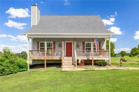 28 Comer St, Maysville, GA 30558