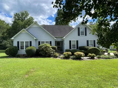 221 SE Spur 101, Silver Creek, GA 30173