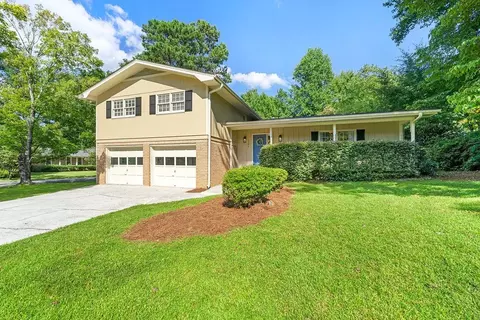 2382 Kingsland Dr, Dunwoody, GA 30360