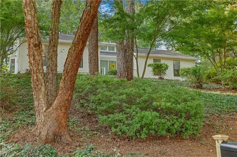 9805 Summer Oaks Dr, Roswell, GA 30076
