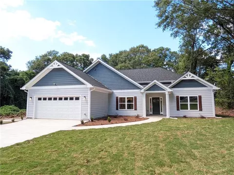 915 W Poplar St, Griffin, GA 30224