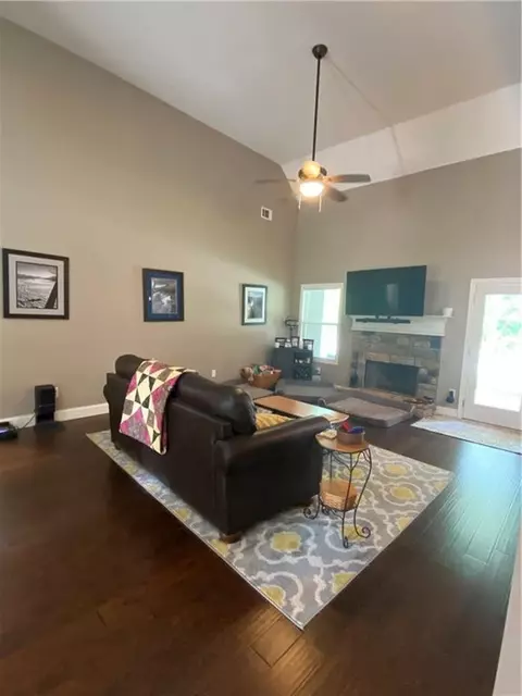 135 W Pennick Dr, Covington, GA 30014 photo 4