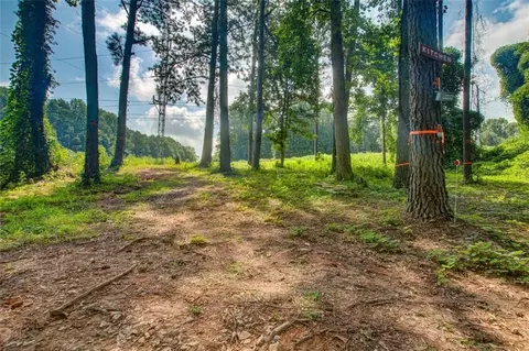 120 Janice Dr SE, Acworth, GA 30102